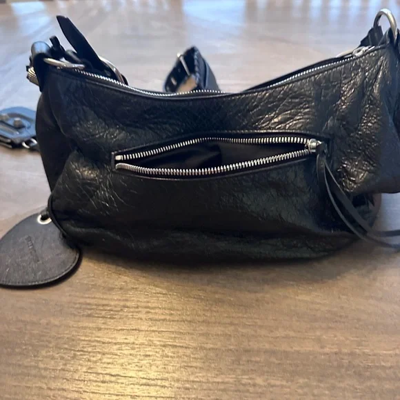 Balenciaga Le Cagole Shoulder Bag with Textured Finish - Picture 9 of 12